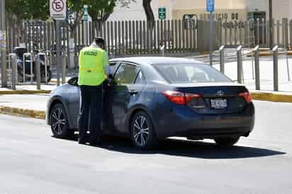 El plan piloto de terminales móviles para el pago de infracciones podría iniciar en diciembre. (EL SIGLO DE TORREÓN)