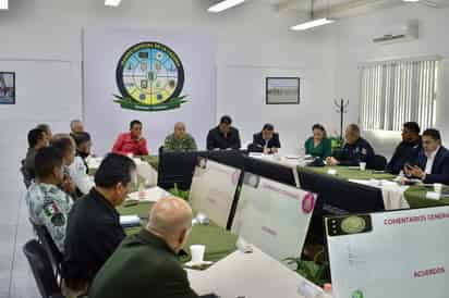 Ayer se reunieron los alcaldes de Torreón, Lerdo y Matamoros, así como un representante de la alcaldesa de Gómez Palacio. (EDIE RUIZ)