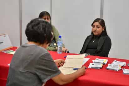 Personas con discapacidad acudieron al llamado de la Feria del Empleo Incluyente, que tuvo lugar en la Unidad Deportiva Torreón. (EDDIE RUÍZ / EL SIGLO DE TORREÓN)