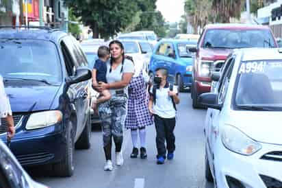 Estudiantes del sistema estatal de Durango no han podido llevar sus clases debido a que los docentes están en paro de labores porque el gobierno del estado mantiene adeudos pendientes.