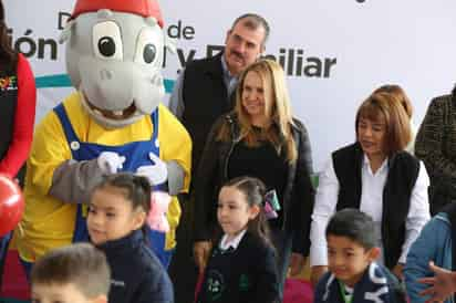 Marcela Gorgón destacó la importancia de la salud emocional para el desarrollo de las familias. (EL SIGLO DE TORREÓN)