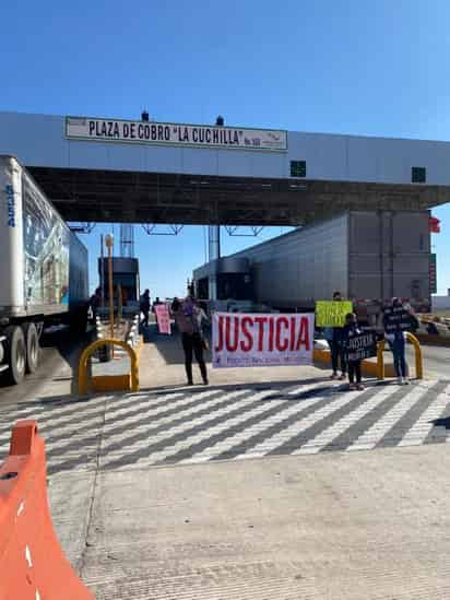 Acompañada por varios grupos de mujeres, Laura tomó la caseta 'La Cuchilla' para exigir justicia en su caso.