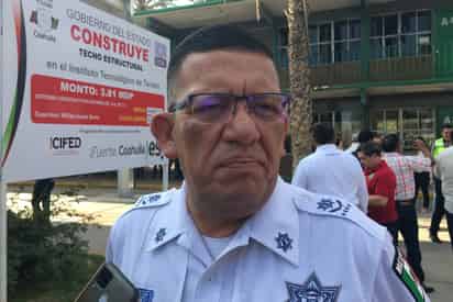 El director de la Policía, César Perales, informó que el reporte se originó por una pinta que un menor escribió en la puerta del baño. (ARCHIVO)