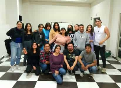 El taller de teatro hizo su debut ayer con la obra Pasos de Arena. (EL SIGLO DE TORREÓN)