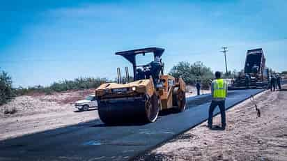 Después de mucho tiempo se pavimentó el acceso al cementerio. (EL SIGLO DE TORREÓN)