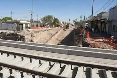 Además de ser incosteable, ya no sería posible cancelar la obra de la 5 de Mayo, por el puente que ya se construyó. (EL SIGLO DE TORREÓN)