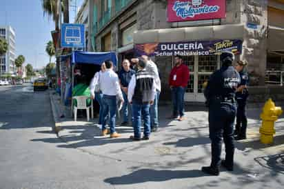 El Municipio se comprometió a destinar una cuadrilla de inspectores que revisen el Centro Histórico durante Buen Fin y Navidad. (EL SIGLO DE TORREÓN)