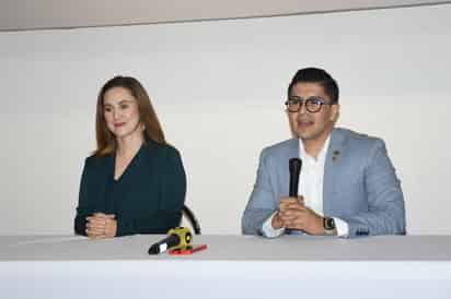 Omar Puentes y Yazmín Reyes, presidente saliente y entrante del CACLAC.