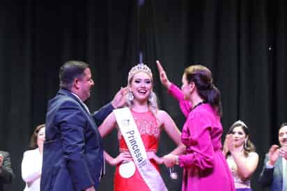 Coronaron en Lerdo a Danna Martínez como reina 2022-2023