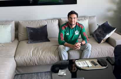 Checo Pérez presume que ya tiene nueva playera de México tras recibir críticas