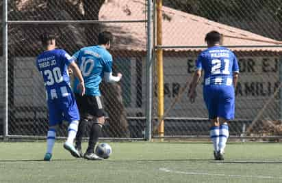 Dentro de la categoría Veteranos, se jugará la competencia que inicia el domingo 15 de enero, por lo que los equipos ya se alistan. (ARCHIVO)