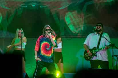 Mensaje. En Twitter el cantante pidió no ser molestado por fotografías mientras come.