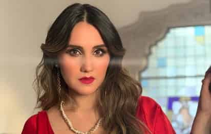 Dulce Maria se muestra en camisón como nunca antes a sus 37 años