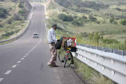 Con el objetivo de que los caminos se puedan transitar aún en tiempo de lluvias. (EL SIGLO DE TORREÓN)