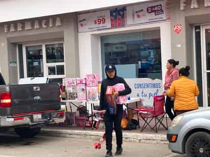 Presuntamente los ciudadanos realizan sus compras con los ambulantes y no en el mercado. (EL SIGLO DE TORREÓN)