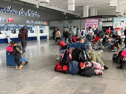 Se registra un incremento de usuarios hasta de 25 por ciento en comparación con el año pasado en la Central de Autobuses. (EL SIGLO DE TORREÓN)