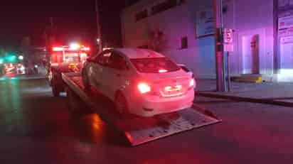 Las autoridades aseguraron las placas sobre puestas y la unidad en la que transitaba la mujer al momento de su detención. (EL SIGLO DE TORREÓN)