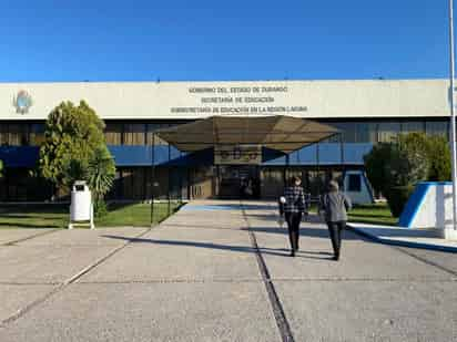 La Subsecretaría de Educación en Gómez Palacio fue sede del pago del aguinaldo proporcional en cheque. (EL SIGLO DE TORREÓN)