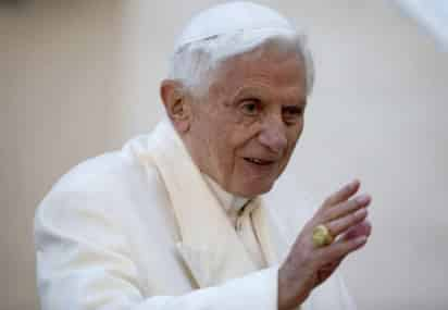 Benedicto XVI, el primer papa en renunciar al pontificado desde tiempos de Gregorio XII, a principios del siglo XV, ha salido en muy pocas ocasiones de los muros leoninos. (ARCHIVO)