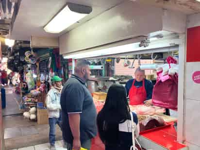 Los locatarios del mercado coincidieron en que les fue muy bien en las ventas durante los festejos de fin de año. (EL SIGLO DE TORREÓN)