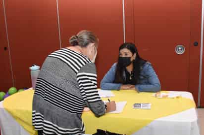 A través del Instituto Municipal de la Mujer Gómez Palacio, se brindan espacios laborales a mujeres. (CORTESÍA)