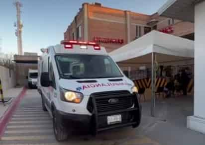 Su familia lo traslada al hospital y son interceptados por paramédicos. (EL SIGLO DE TORREÓN)