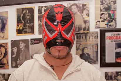 Conocido como 'El Rey del Tope' por su facilidad para ejecutar esos vuelos suicidas, Black Warrior fue todo un ídolo del pancracio.