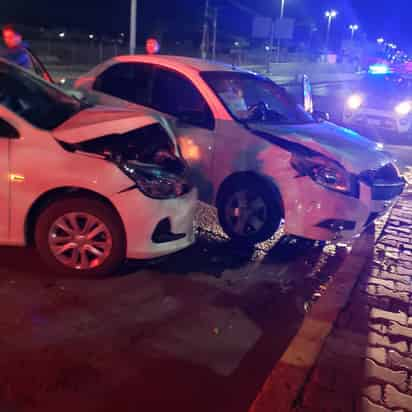 Los vehículos se impactaron de frente en el Miguel Alemán.