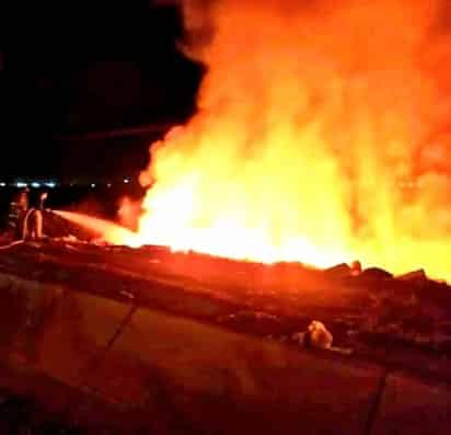 Por día se reciben de dos a tres reportes por la quema de basura en lotes baldíos, por ello exhortan a que se abstengan de hacerlo. (EL SIGLO DE TORREÓN)