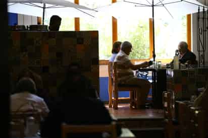 La prohibición a fumar en espacios públicos inició el 16 de enero. (EL SIGLO DE TORREÓN)