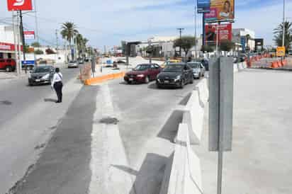 Ayer cerraron el crucero de calzada Cuauhtémoc y Ávila Camacho por las obras del Sistema Vial Cuatro Caminos. (FERNANDO COMPEÁN)