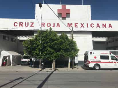 De varias puñaladas asesinan a hombre en calles de la colonia Primero de Mayo, recibía auxilio en Cruz Roja.