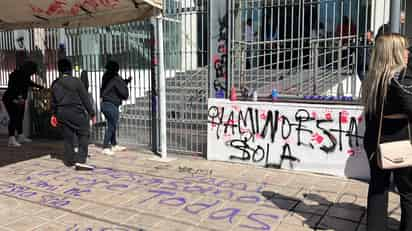 En apoyo al caso de Yamileth, un grupo de mujeres cerró por varias horas el Palacio de Justicia.