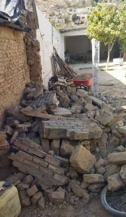 La barda se derrumbó en el interior de una finca ubicada en el sector Centro de la ciudad de Gómez Palacio.