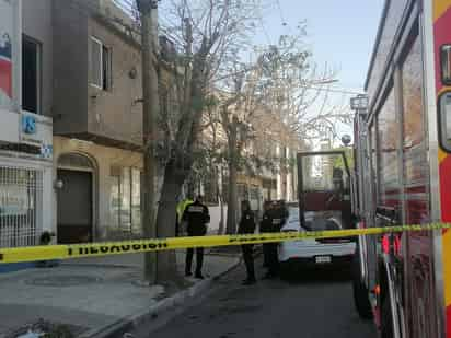 Hallan a hombre sin vida en vivienda del sector Centro de Torreón, las autoridades tuvieron que forzar la puerta principal para poder ingresar al sitio.