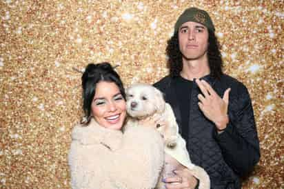 Reportan que Vanessa Hudgens se comprometió en secreto con Cole Tucker