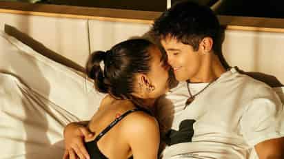 Danna Paola y su novio Alex Hoyer protagonizan sensual campaña para Calvin Klein