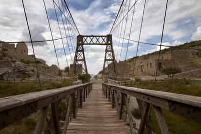 El alcalde de Mapimí estuvo de visita en Gómez Palacio y manifestó la intención de que su gobierno administre el Puente de Ojuela.