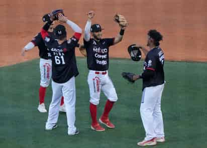 México derrotó en apretado juego 2-1 a Panamá para sellar su boleto a las semifinales. (AP)
