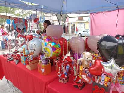 Se instalan 50 comerciantes para ofrecer productos y servicios por el día del Amor y la Amistad. (EL SIGLO DE TORREÓN)