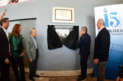 Develaron autoridades y empresarios una placa conmemorativa del 15 aniversario del Coliseo Centenario de Torreón. (FERNANDO COMPEÁN / EL SIGLO DE TORREÓN)