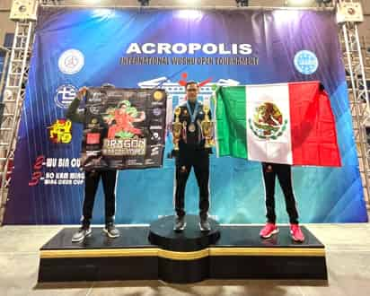 Marcos López Camarillo (c) forma parte de la selección nacional mexicana de Wu Shu - Kung Fu y en este evento demostró su calidad.