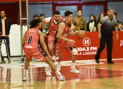 En apretado duelo, los Toros Laguna vencieron como visitantes 94-89 a los Mineros de Parral (ARCHIVO)
