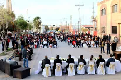 Para cada pareja se asignó una mesa para 10 personas. (EL SIGLO DE TORREÓN)