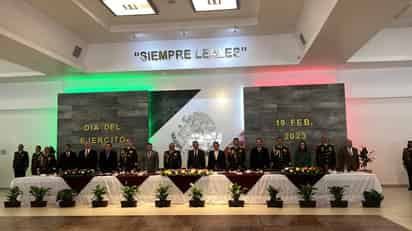 Autoridades militares y de todos los niveles de Gobierno participaron en la ceremonia por el Día del Ejército. (EL SIGLO DE TORREÓN)