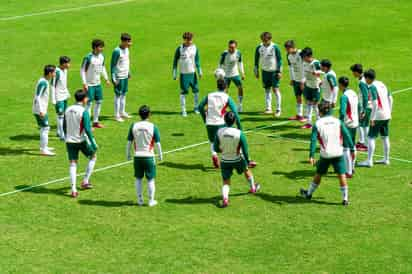 Jugadores de la Selección Mexicana Sub-17 durante el entrenamiento de ayer previo al choque contra El Salvador. (Cortesía FMF)
