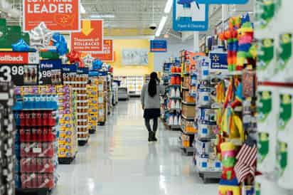 Los precios de consumo subieron medio punto con respecto a diciembre. (ARCHIVO)