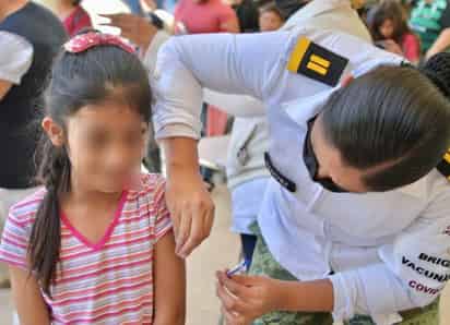 En base a un listado y con la autorización de los padres, personal de salud acudirá a las escuelas a vacunar a los niños y niñas. (EL SIGLO DE TORREÓN)