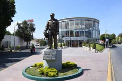 Conoce la historia del piloto Francisco Sarabia en el recorrido. (EL SIGLO DE TORREÓN)