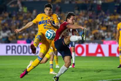 Chivas le quita el invicto a Tigres